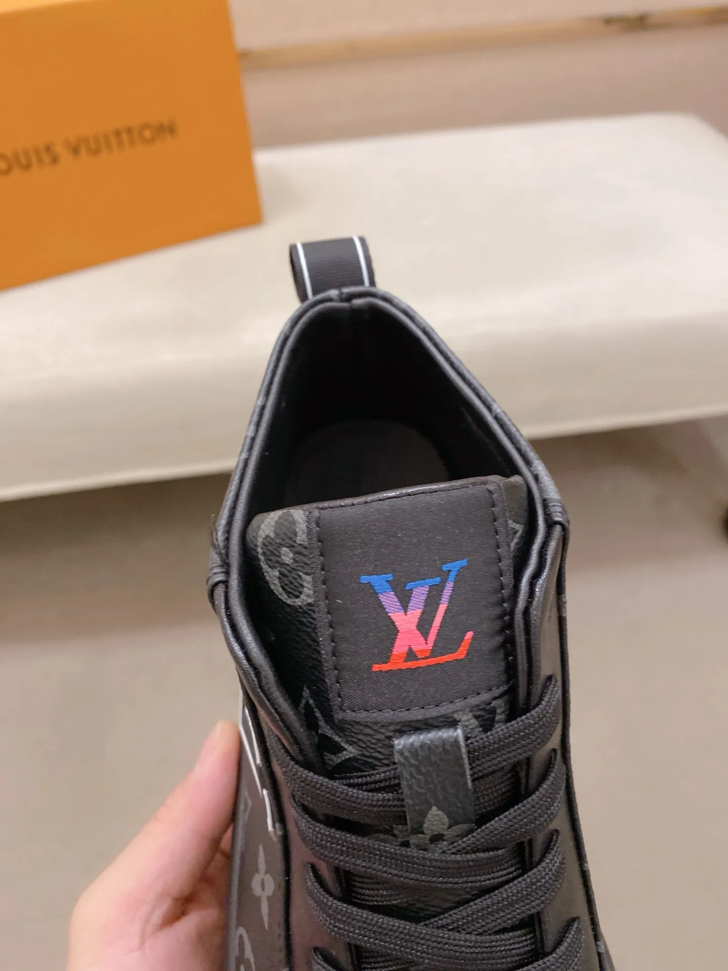 Factory price: 442💰🎉🎉LV~Louis Vuitton trendy men's shoes, new shipments, latest matching, same style as the official website, super high quality, hot selling in season [strong][strong][strong]Selected first-layer cowhide, comfortable sheepskin lining, original last, comfortable on the feet, wear-resistant rubber outsole, size: 38-44.